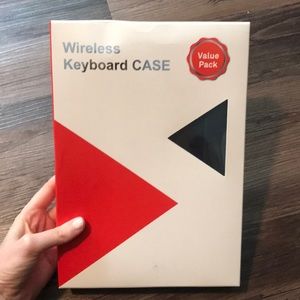 Brand new!! iPad case with detachable keyboard